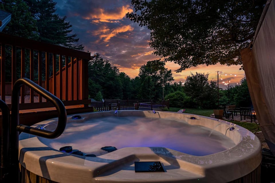 Pool Arcade Mtn Views Lake George Home Retreat WFH House in Warrensburg