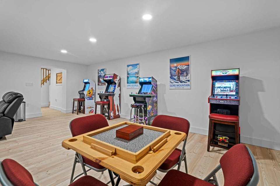 Pool Arcade Mtn Views Lake George Home Retreat WFH House in Warrensburg