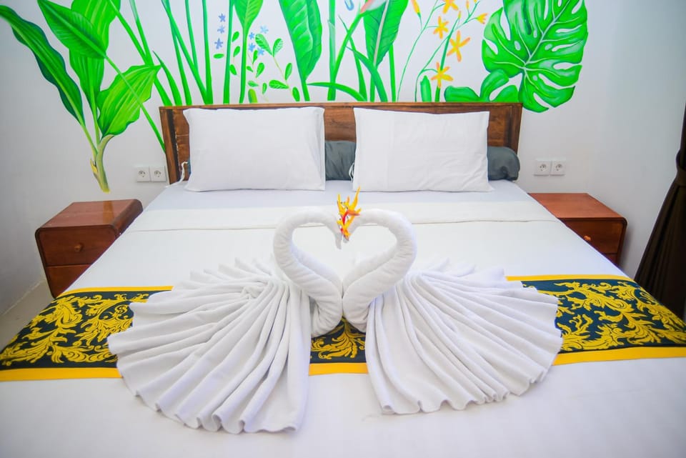 Bed, Decorative detail, Bedroom, towels
