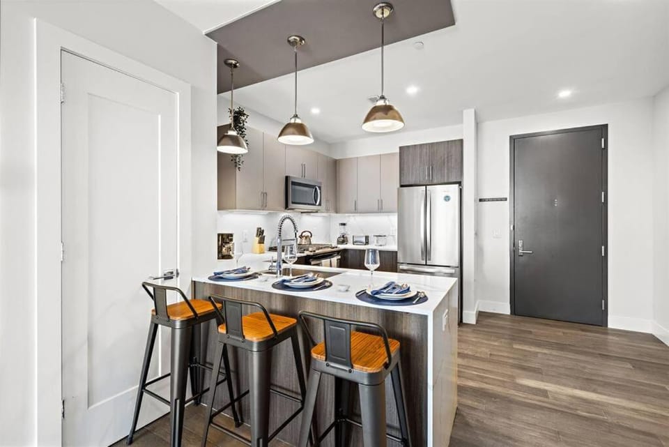 Kitchen or kitchenette, Dining area, dishwasher, oven, toaster
