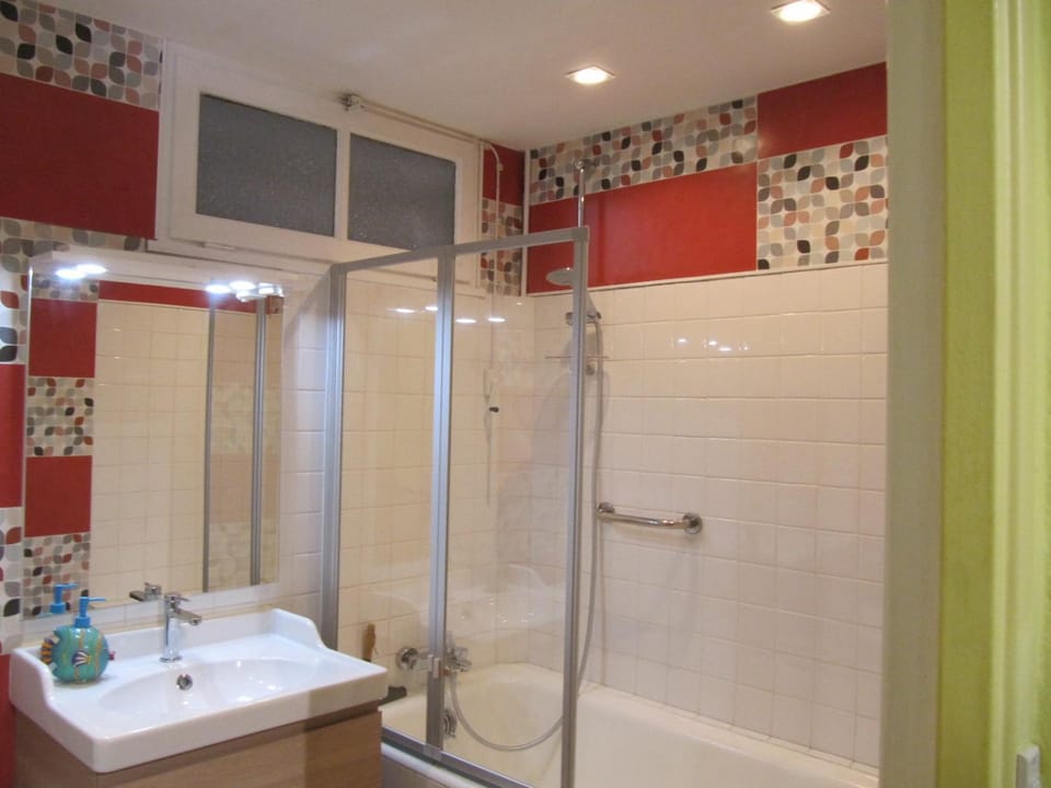 Shower, Bathroom