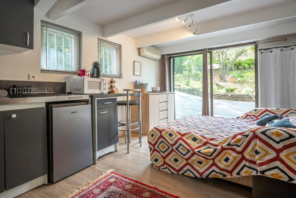 Property building, Kitchen or kitchenette, Living room