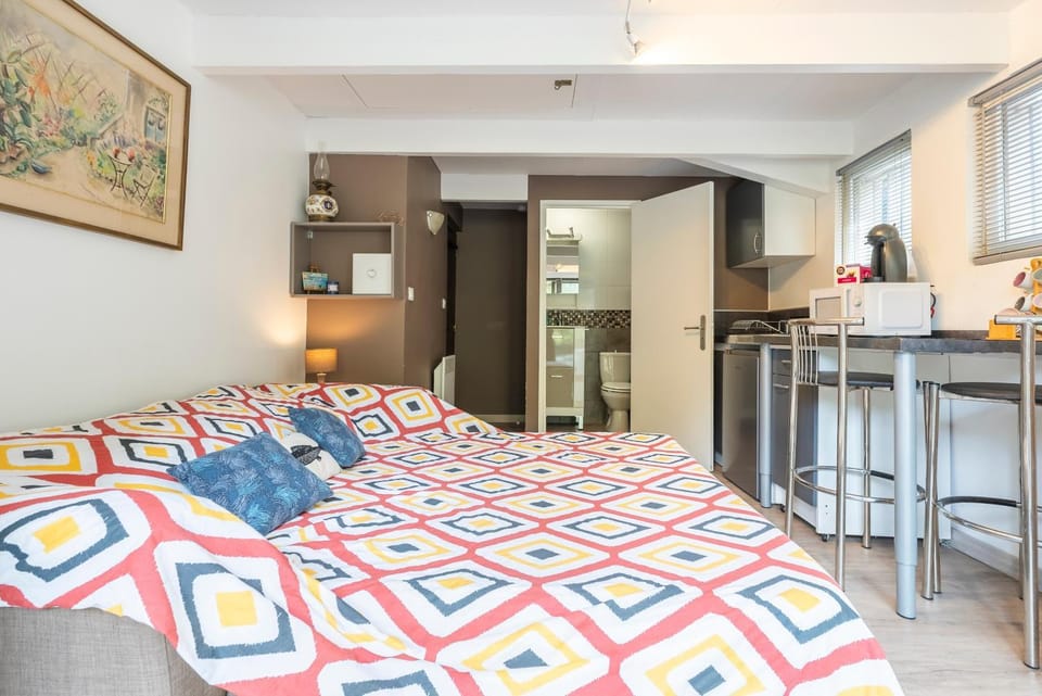 Property building, Living room, Bedroom