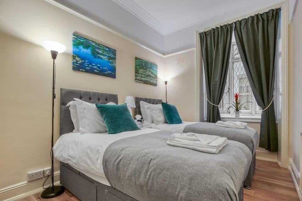 2Bed 2Bath Apartment Earls Court Apartment in City of Westminster