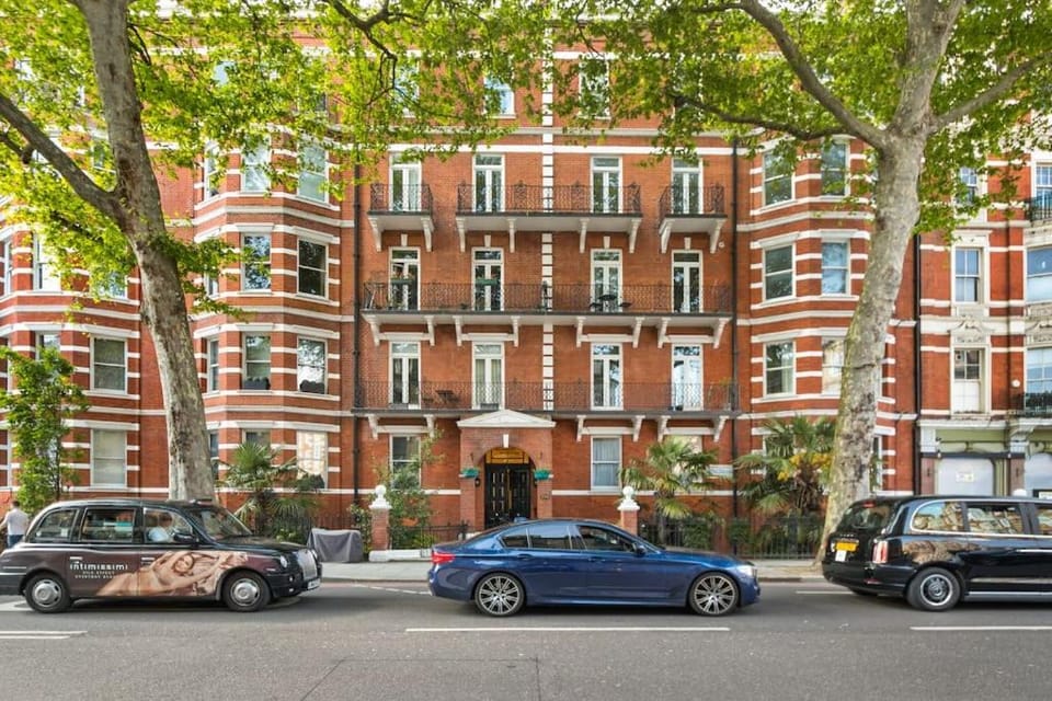 2Bed 2Bath Apartment Earls Court Apartment in City of Westminster