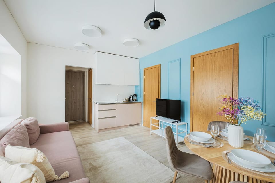 Kitchen or kitchenette, Living room, Seating area, Dining area