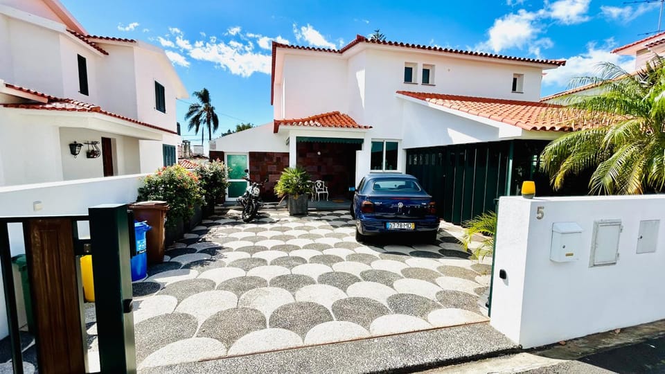 Property building, Street view, Parking