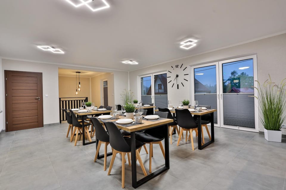 Seating area, Dining area