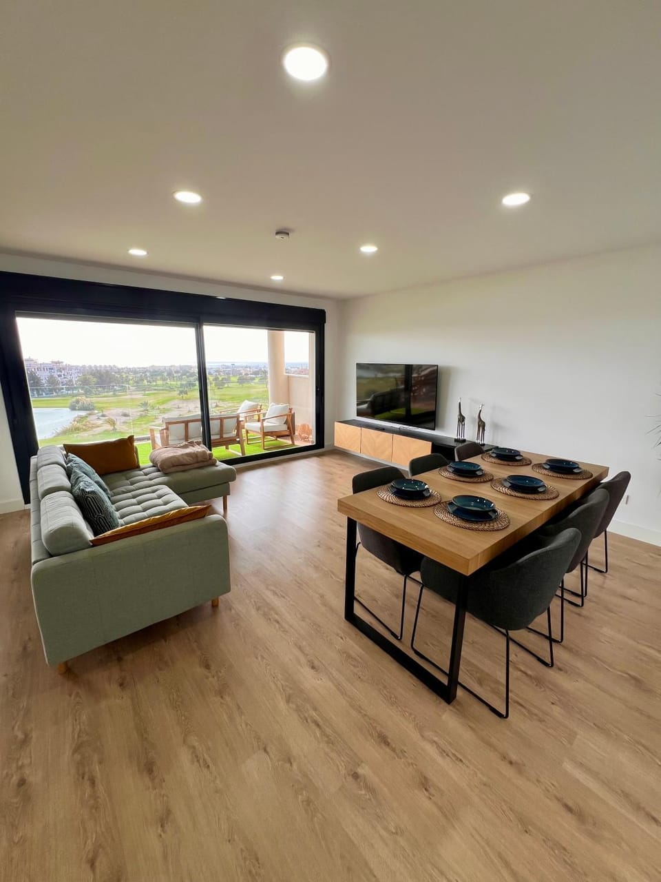 Communal lounge/ TV room, TV and multimedia, Dining area