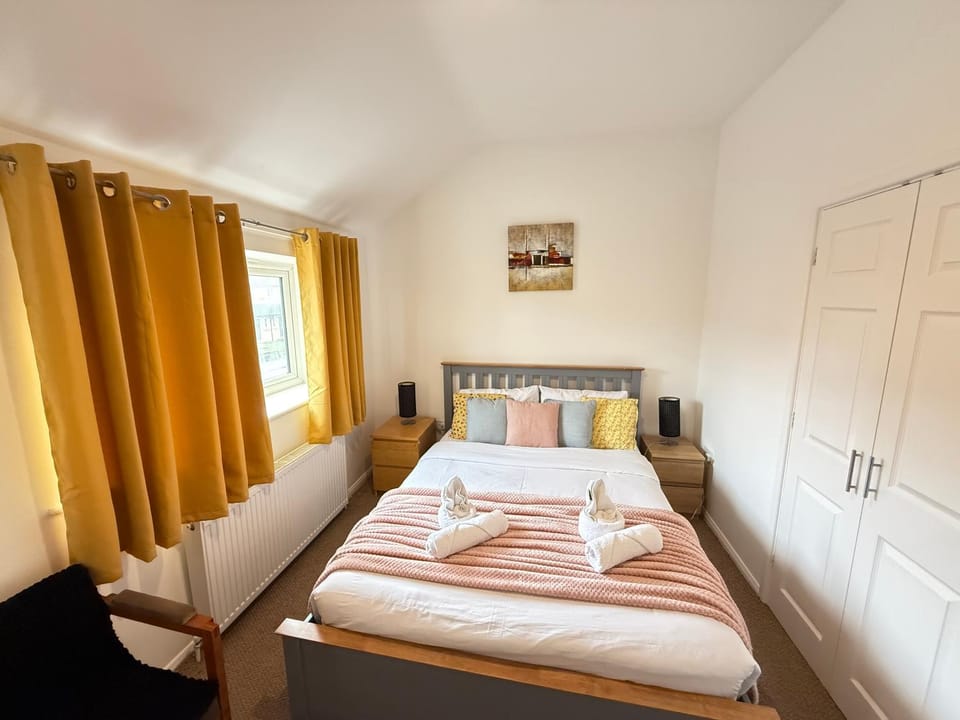 Bed, Photo of the whole room, Bedroom