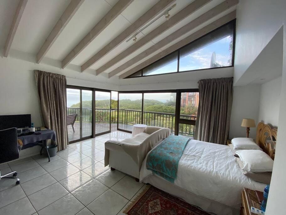 Luxury 3 Bedroom Beach House on Supertubes Villa in Eastern Cape