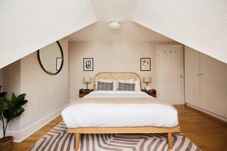 The Waterlow Park Wonder - Trendy 2BDR with Study Room and Patio Apartment in London Borough of Islington