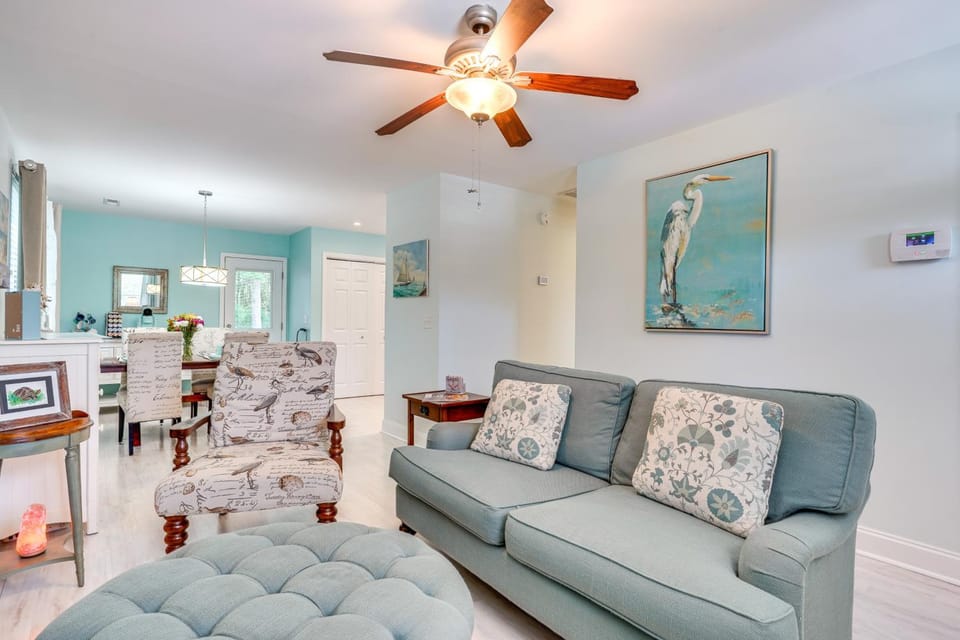 Cozy Goose Creek Escape with Patio and Grill House in Goose Creek