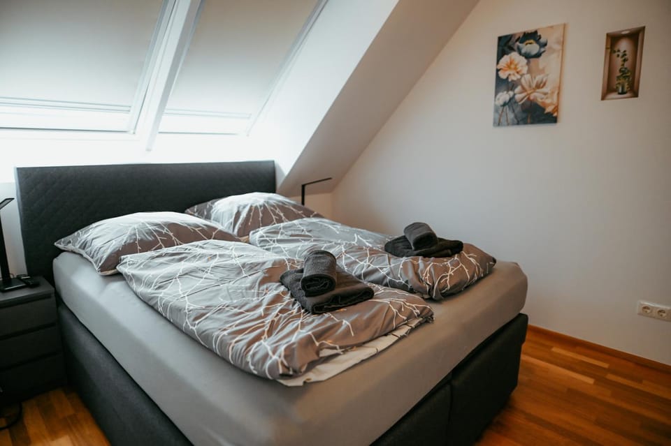 Bed, Photo of the whole room, Bedroom, towels