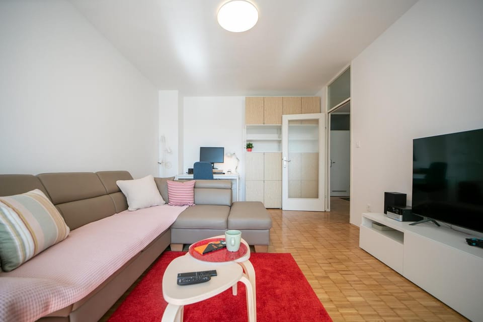 TV and multimedia, Living room, Seating area, Evening entertainment, wardrobe