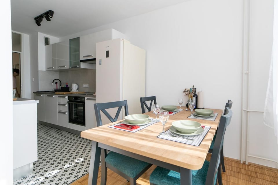 Kitchen or kitchenette, Dining area, dishwasher, pet friendly
