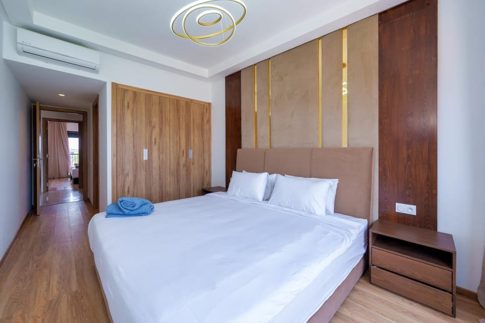 Bed, Photo of the whole room, Bedroom, towels, wardrobe