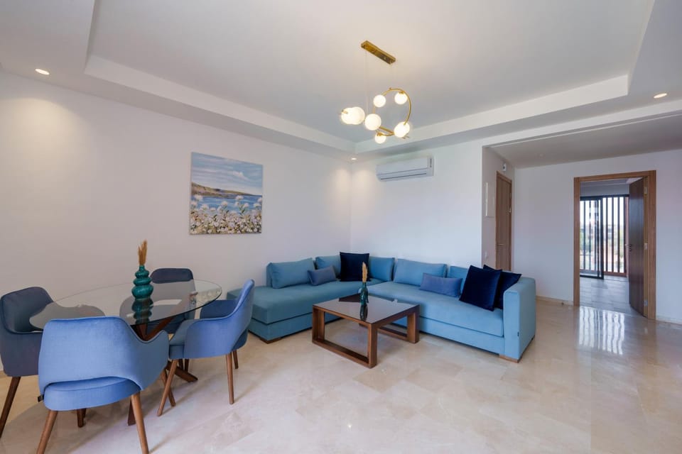 Living room, Seating area, Dining area, fireplace, air conditioner