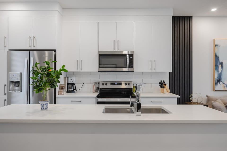 Kitchen or kitchenette, oven, pet friendly, stove, toaster