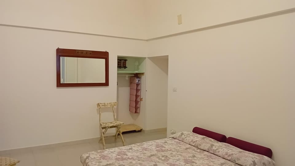Bedroom, children, young children, cot