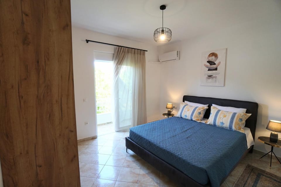 Bed, Photo of the whole room, Bedroom, air conditioner