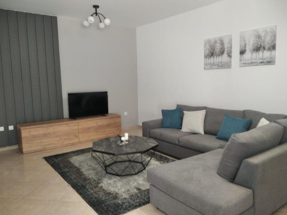 Communal lounge/ TV room, TV and multimedia, Living room, Seating area, Evening entertainment