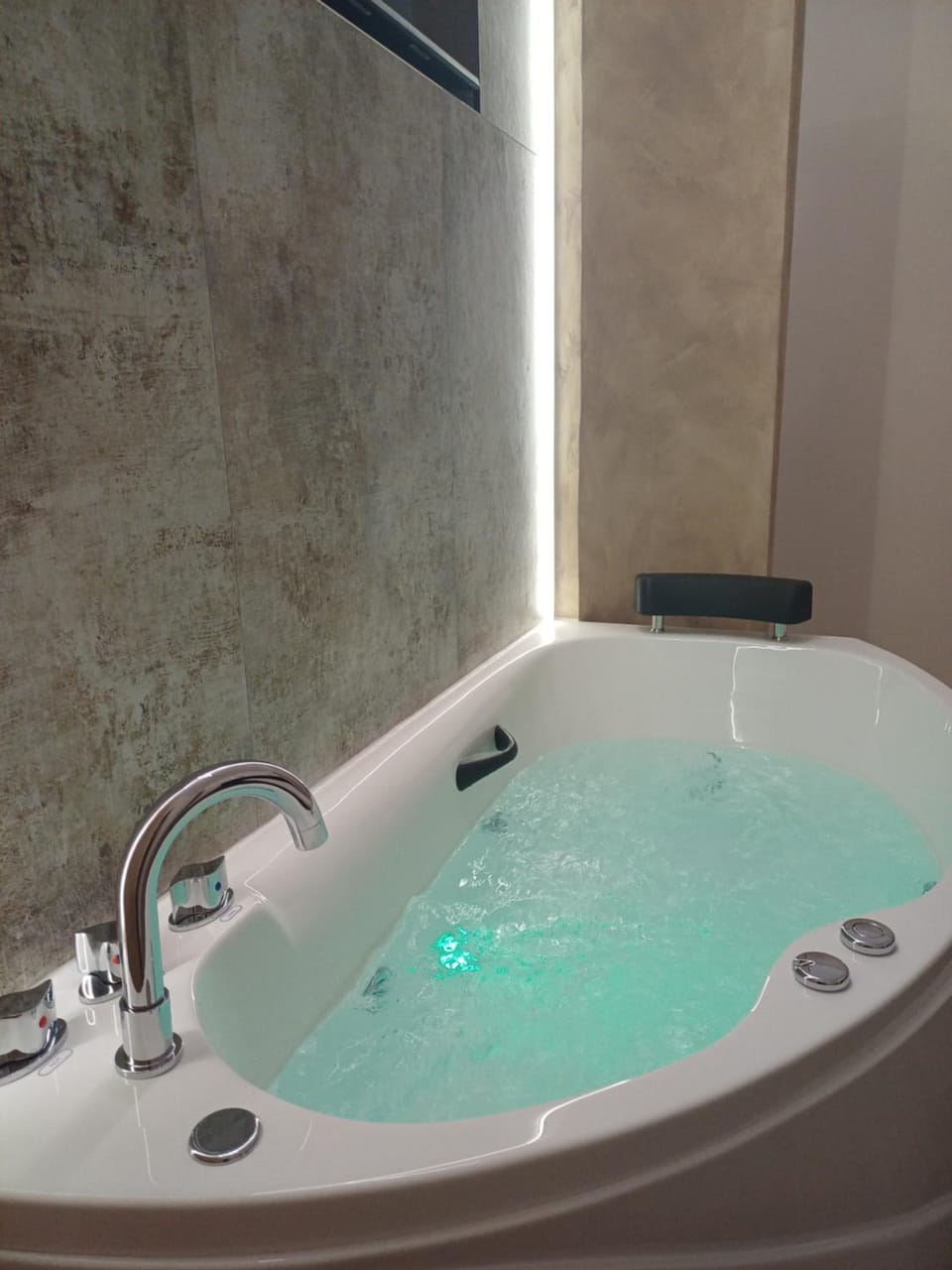 Hot Tub, Bath