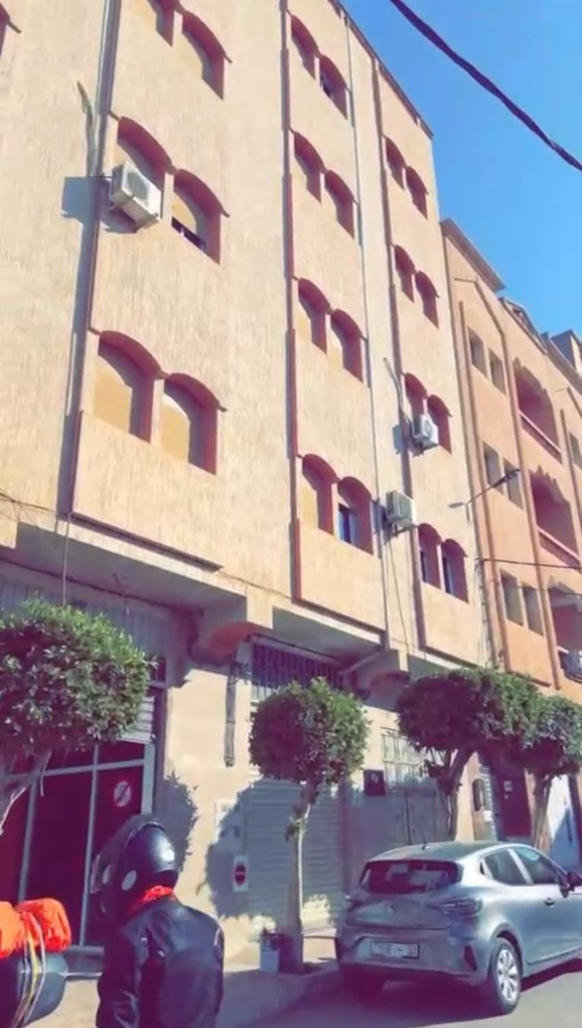 Property building, Day, Neighbourhood, Street view, Location, Parking