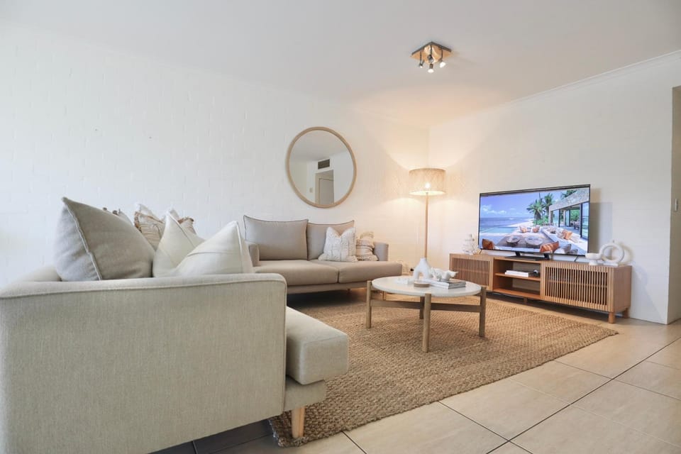 Chic 2 bdrm Poolside Apartment Apartment in Noosa Heads