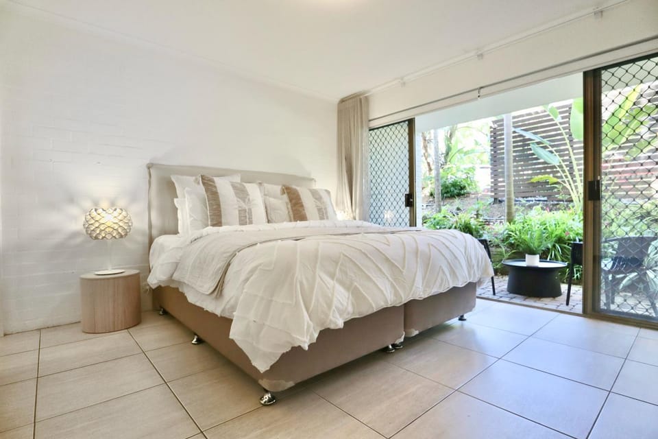 Chic 2 bdrm Poolside Apartment Apartment in Noosa Heads