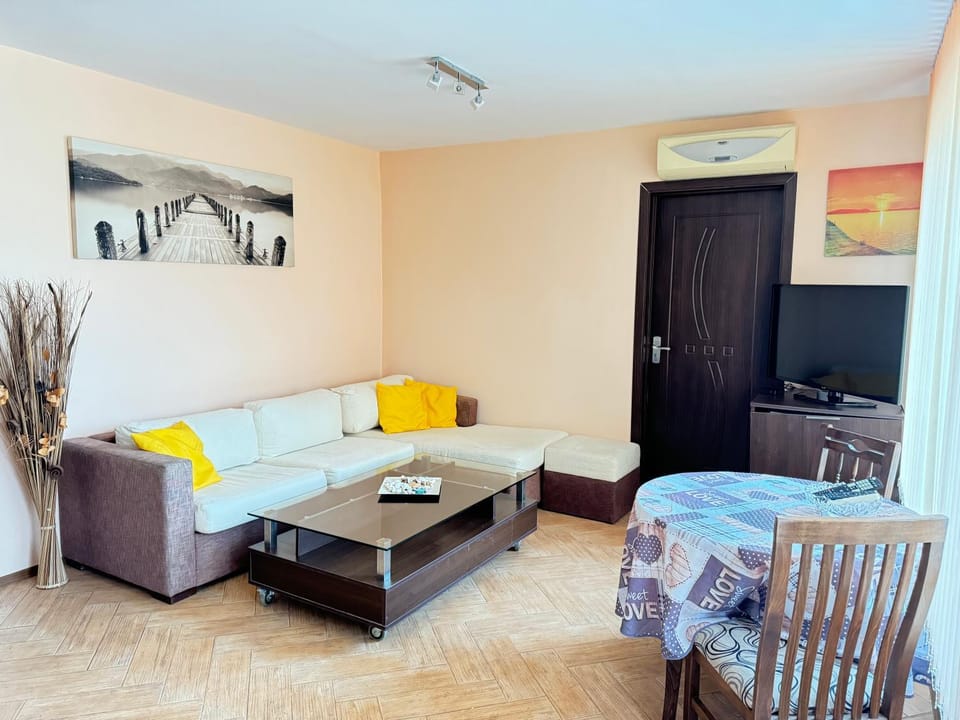 Living room, Photo of the whole room, Seating area, Dining area, air conditioner