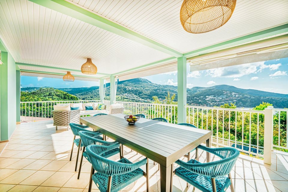 Patio, Balcony/Terrace, Dining area, Mountain view, Sea view