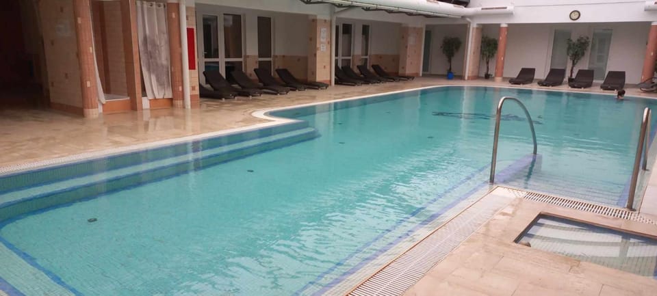 Swimming pool, sunbed