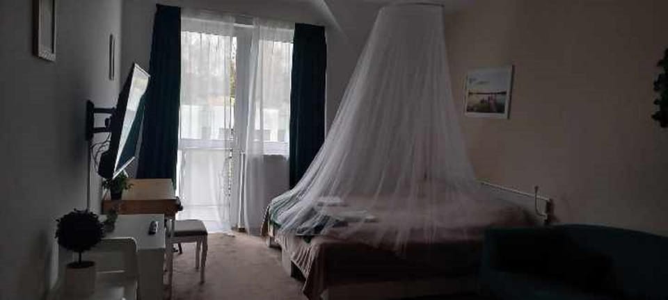 Bed, Living room