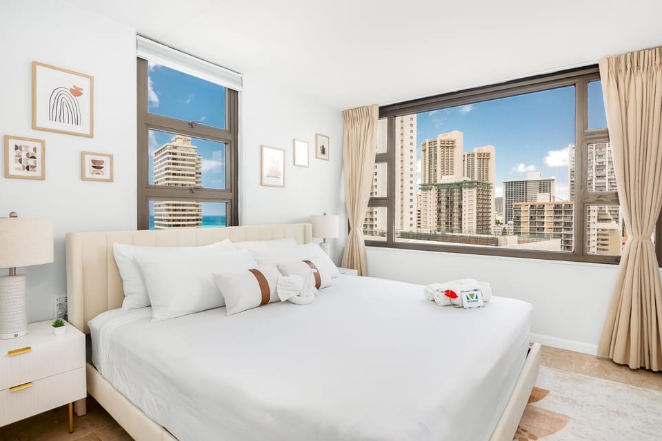 Bed, Photo of the whole room, Bedroom, City view