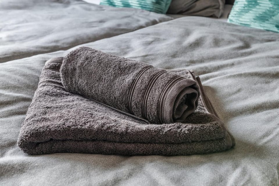 Bedroom, towels