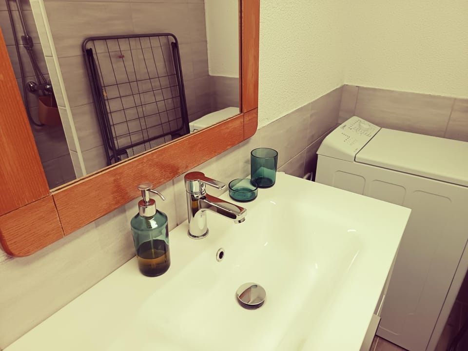 Shower, Bathroom, hair dryier, washing machine