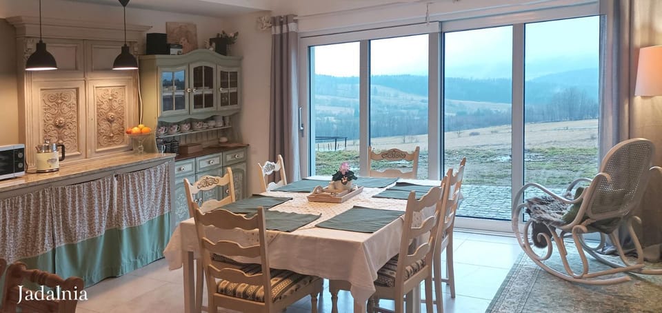 Natural landscape, Kitchen or kitchenette, Seating area, Dining area, Mountain view