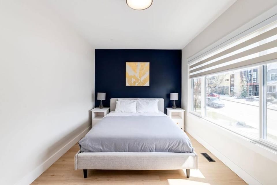 Pet Friendly & Accessible, 4 Beds House in Calgary