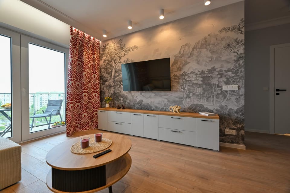 Communal lounge/ TV room, TV and multimedia, Living room, Seating area, Evening entertainment
