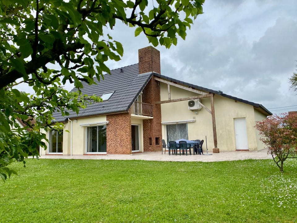 Chez Lucie et Compagnie pavillon familial avec beau jardin House in Hauts-de-France
