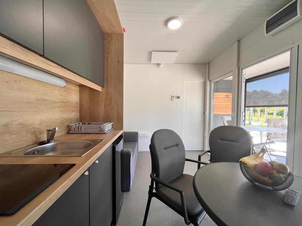 Kitchen or kitchenette, Seating area, Dining area