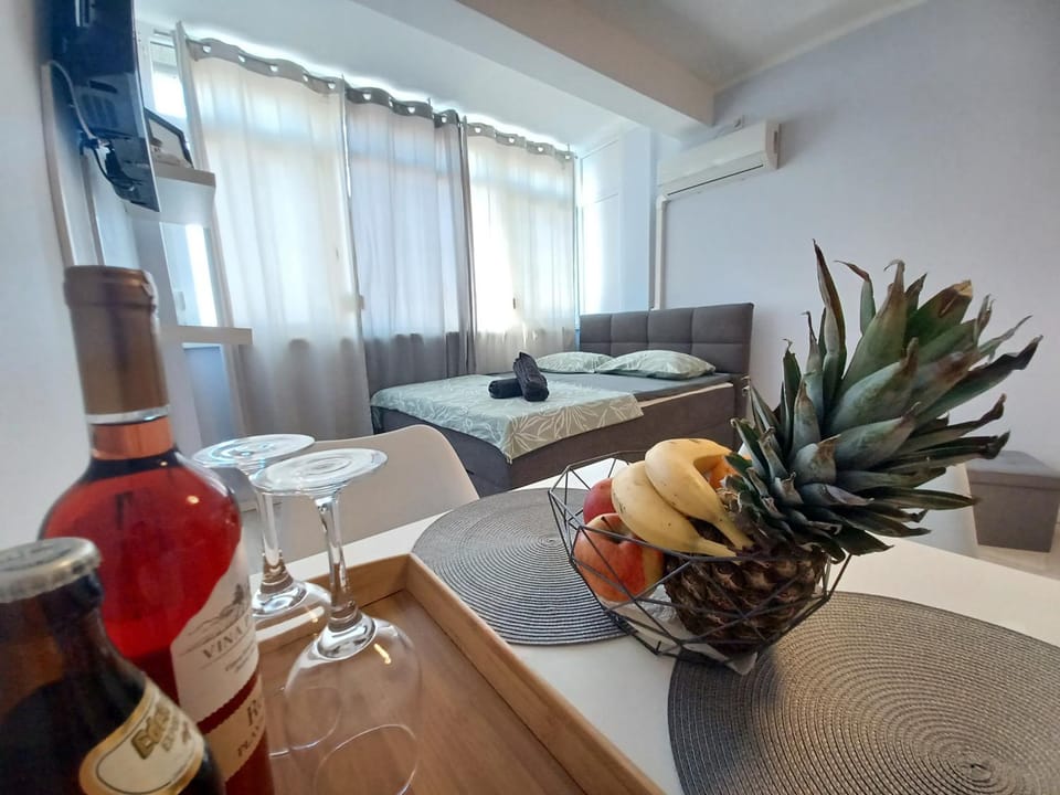 Bed, air conditioner