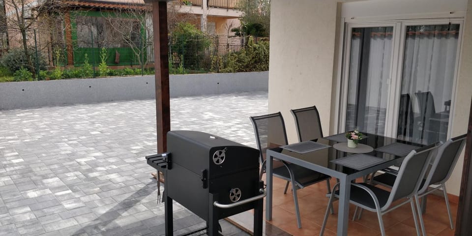 Patio, Garden, Balcony/Terrace