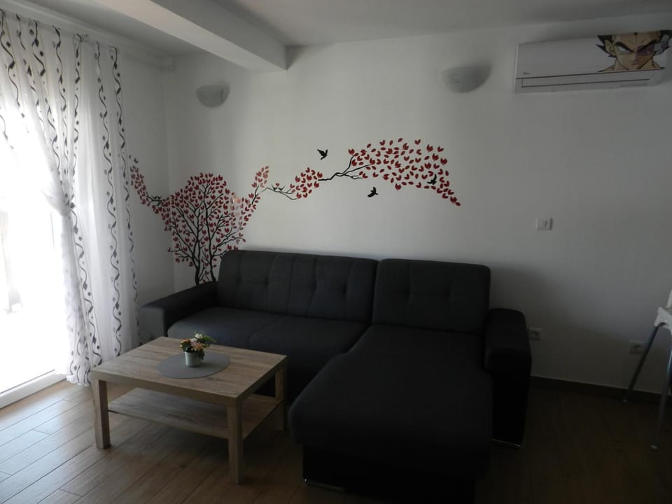 Living room, Seating area, air conditioner