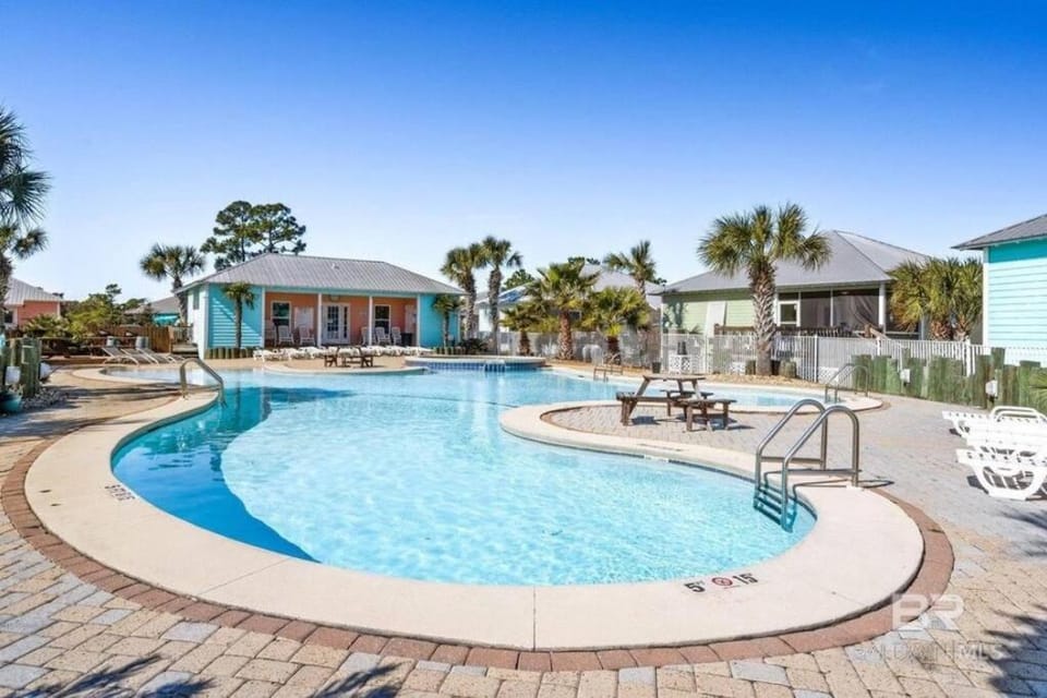 4013 One minute to beach Two pools dog friendly House in Alabama