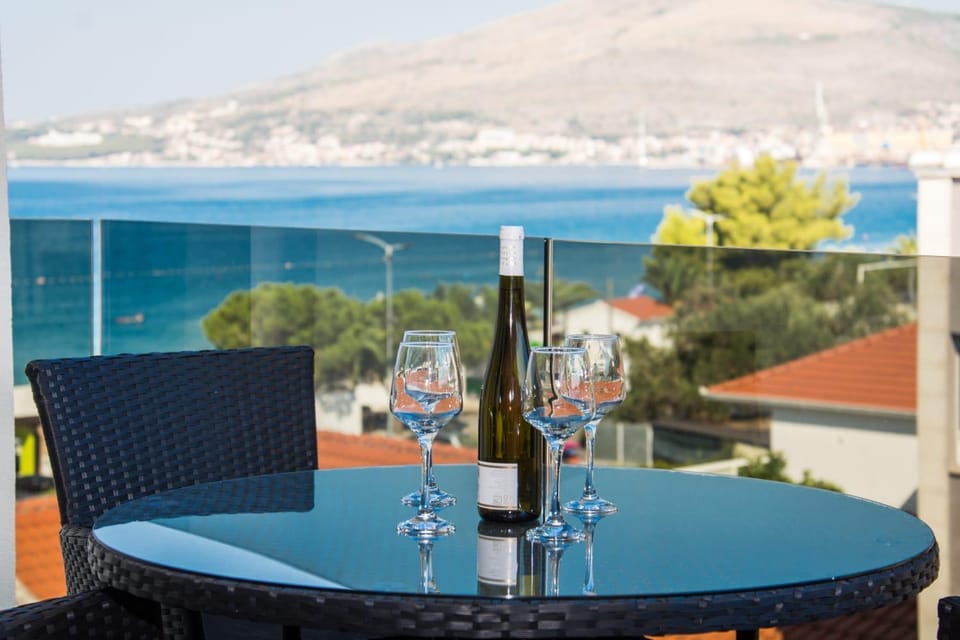 Balcony/Terrace, Mountain view, Sea view