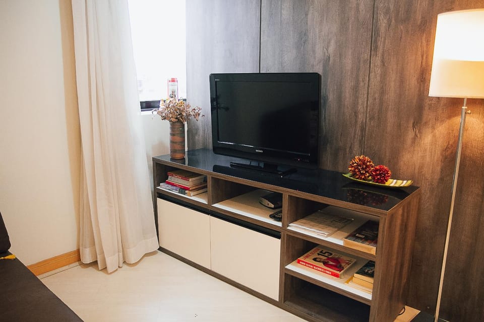 Communal lounge/ TV room, Living room