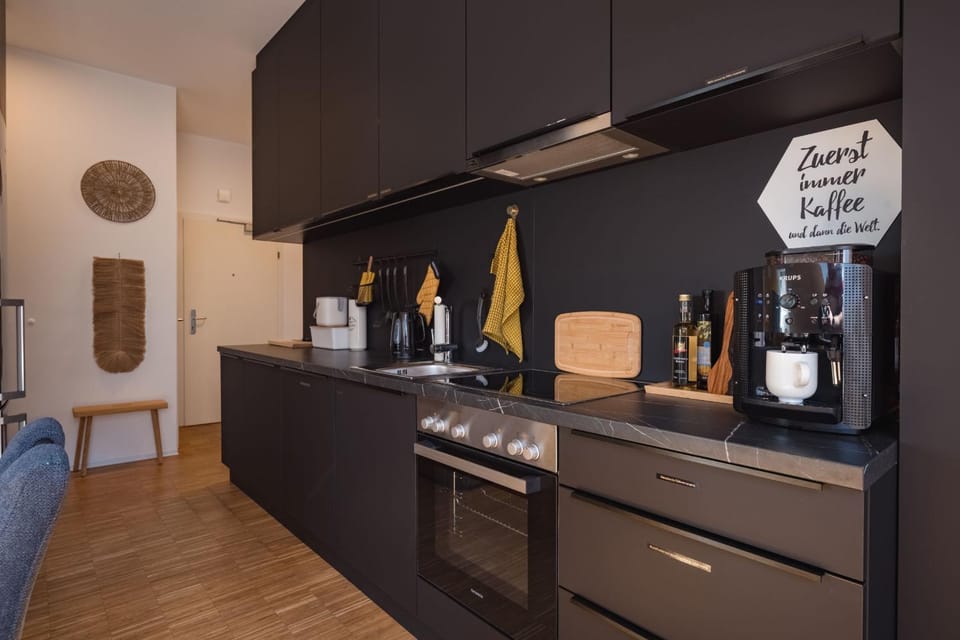 Coffee/tea facilities, Kitchen or kitchenette, Food, toaster, kitchen