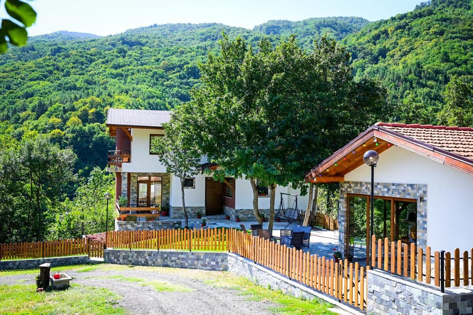 Property building, Spring, Day, Natural landscape, Garden view, Mountain view, Parking